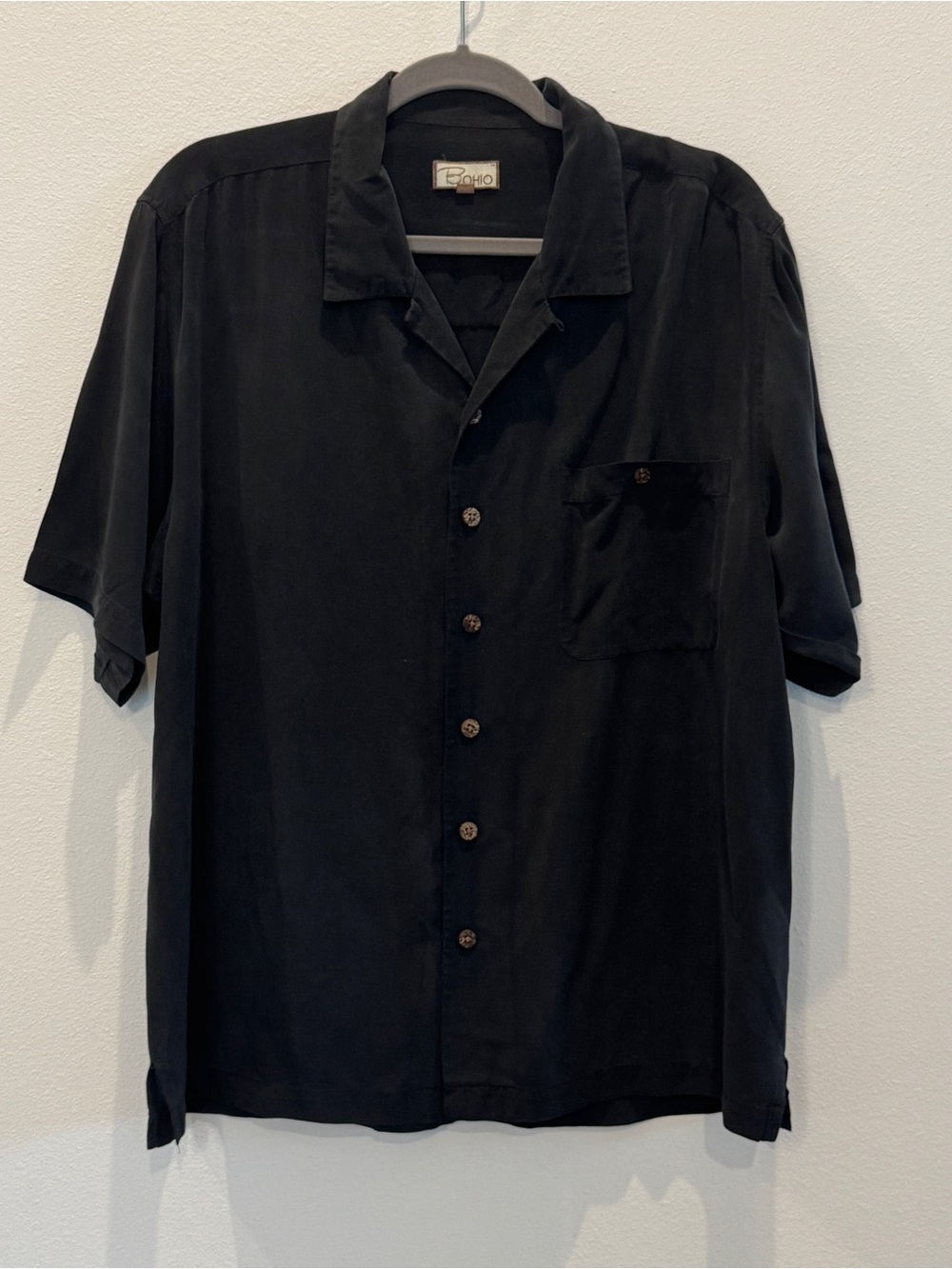 Men's Black Short-Sleeve Button-Down Shirt